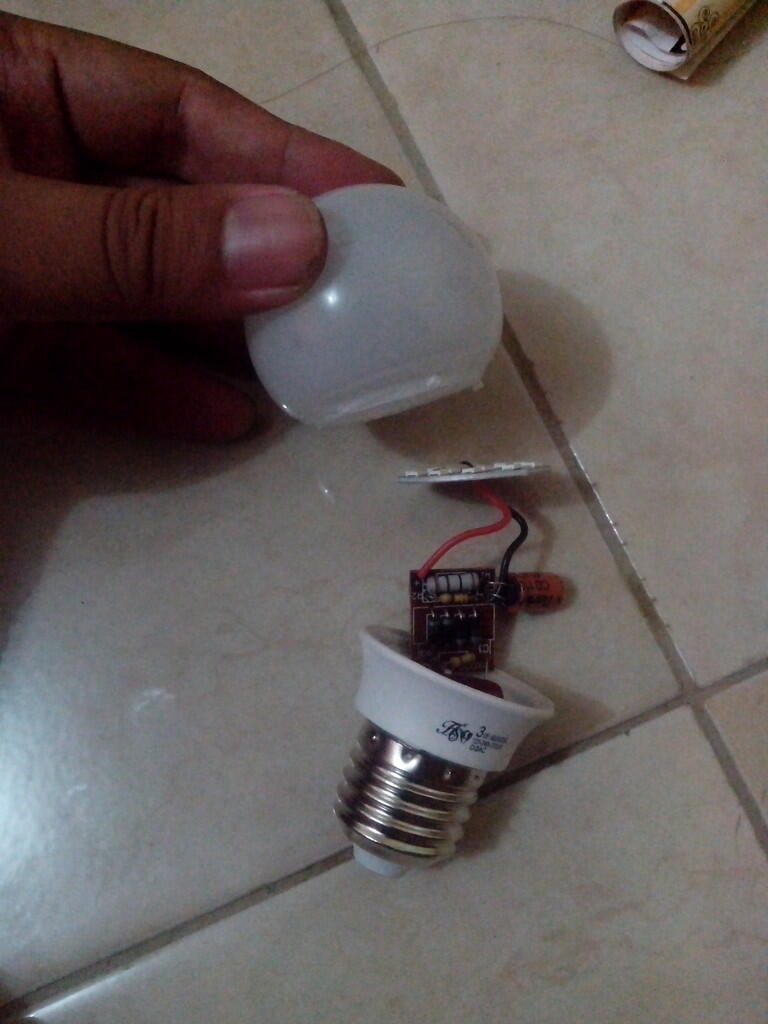 &#91;SHARE&#93; Bikin &quot;Emergency Lamp&quot; dari bohlam led bekas