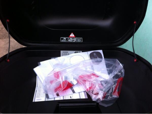 ✯ Box Givi 45 kondisi Baru 99% Beli tgl 14-09-2014 Lokasi Cijantung ✯