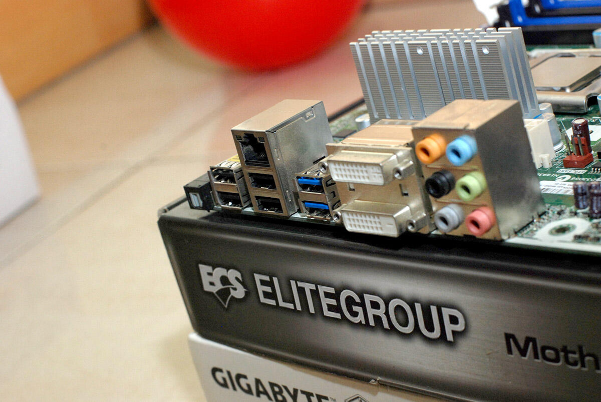 Z77 Asrock ( E3 ) & HP Z75 ( i3 3220 )