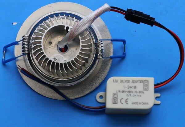 Jual LED: Bohlam,Downlight,Par-Spot,Plafon,Etalase,power supply,LED module,Floodlight