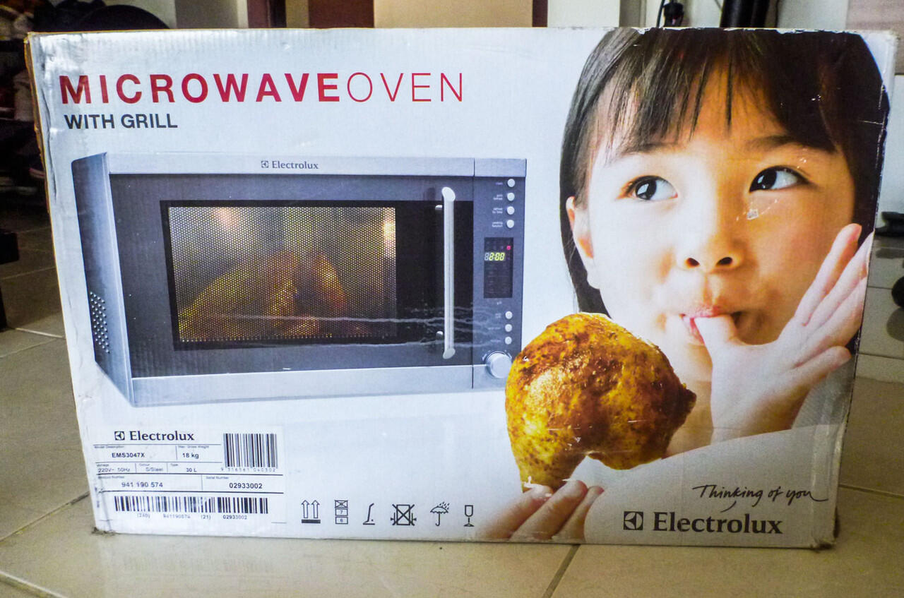 MICROWAVE ELECTROLUX EMS3047X