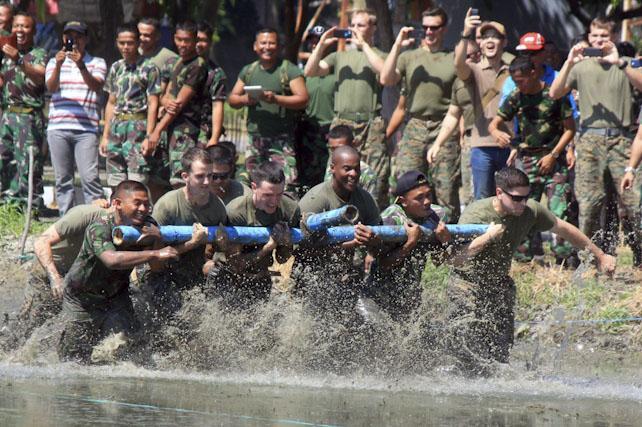 Kapan lagi bisa lihat Navy Seals Lomba Karapan Manusia