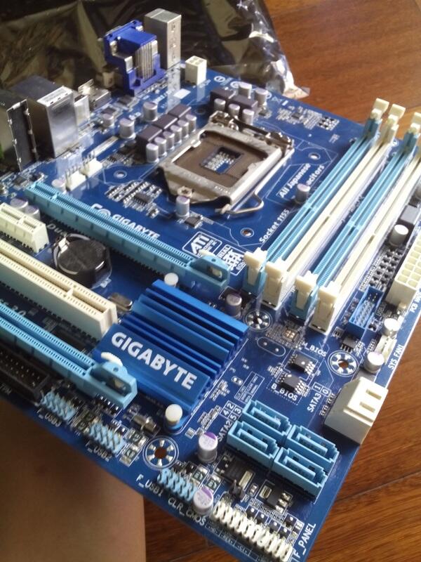 Mobo Gigabyte GA-Z77M-D3H (LGA1155, Z77, DDR3) Fullset REKBER JOGJA