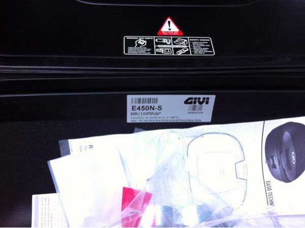 ✯ Box Givi 45 kondisi Baru 99% Beli tgl 14-09-2014 Lokasi Cijantung ✯