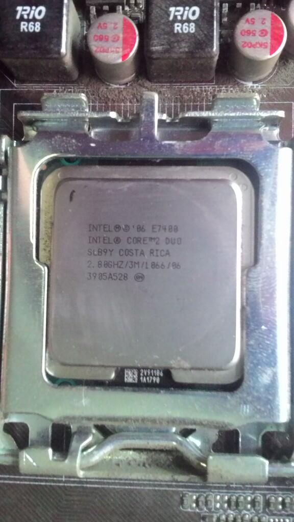 Paketan Core 2 Duo + Mobonya LGA 775 Bandung