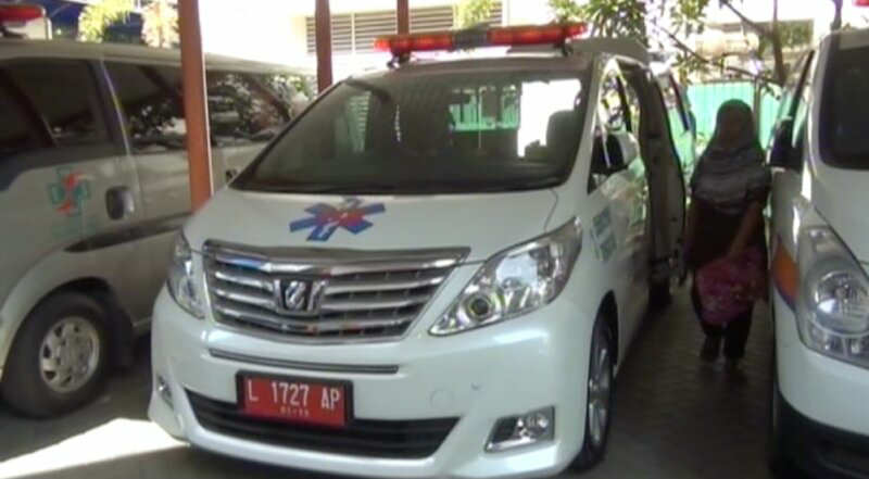 Anda BERDUIT ??? RSUD dr.Soetomo Sediakan Ambulans Alphard !!!!