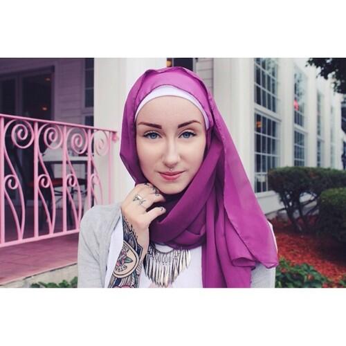 Kendyl Aurora TATOERS Berhijab !