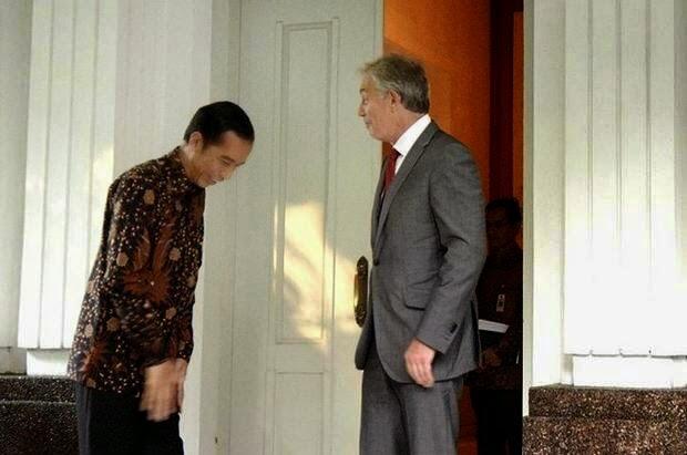 Agent CIA (Steven O’Brien) : Jokowi bermuka Dua