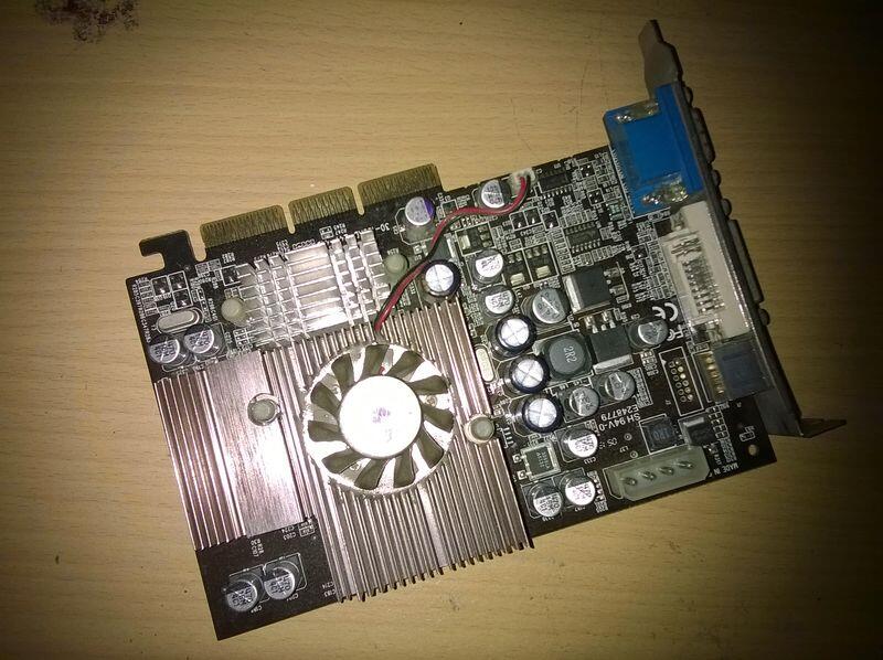 Pentium 4 2,4Ghz + Motherboard ECS P4VXAD+ + RAM DDR1 1GB Bonus VGA AGP 128bit