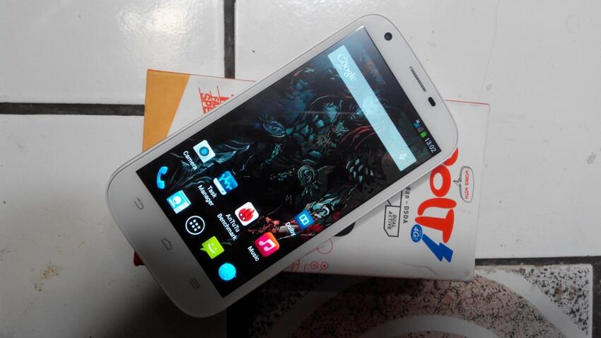 Zte V9820 White Powerphone By Bolt 4g (unlocked)