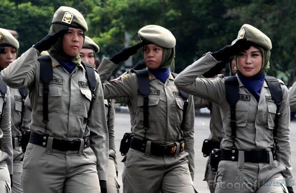 Satpol PP musuh Pedagang Kaki Lima