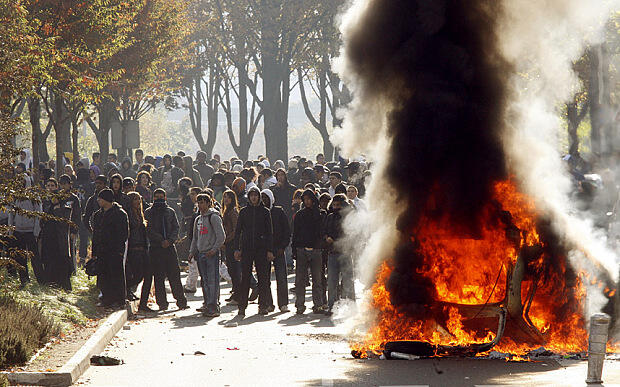 French mayor appeals to Hollande after car-burning leaves town 'looking like Beirut'