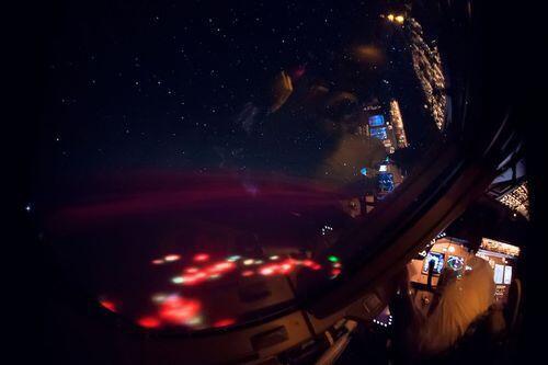 PILOT INI MERASA YAKIN MELIHAT UFO ??