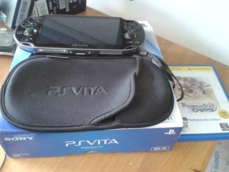 ps vita wifi 4gb memory + 1 game