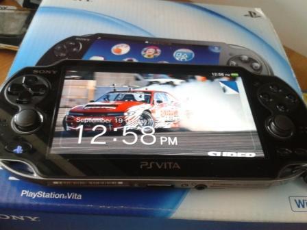 ps vita wifi 4gb memory + 1 game