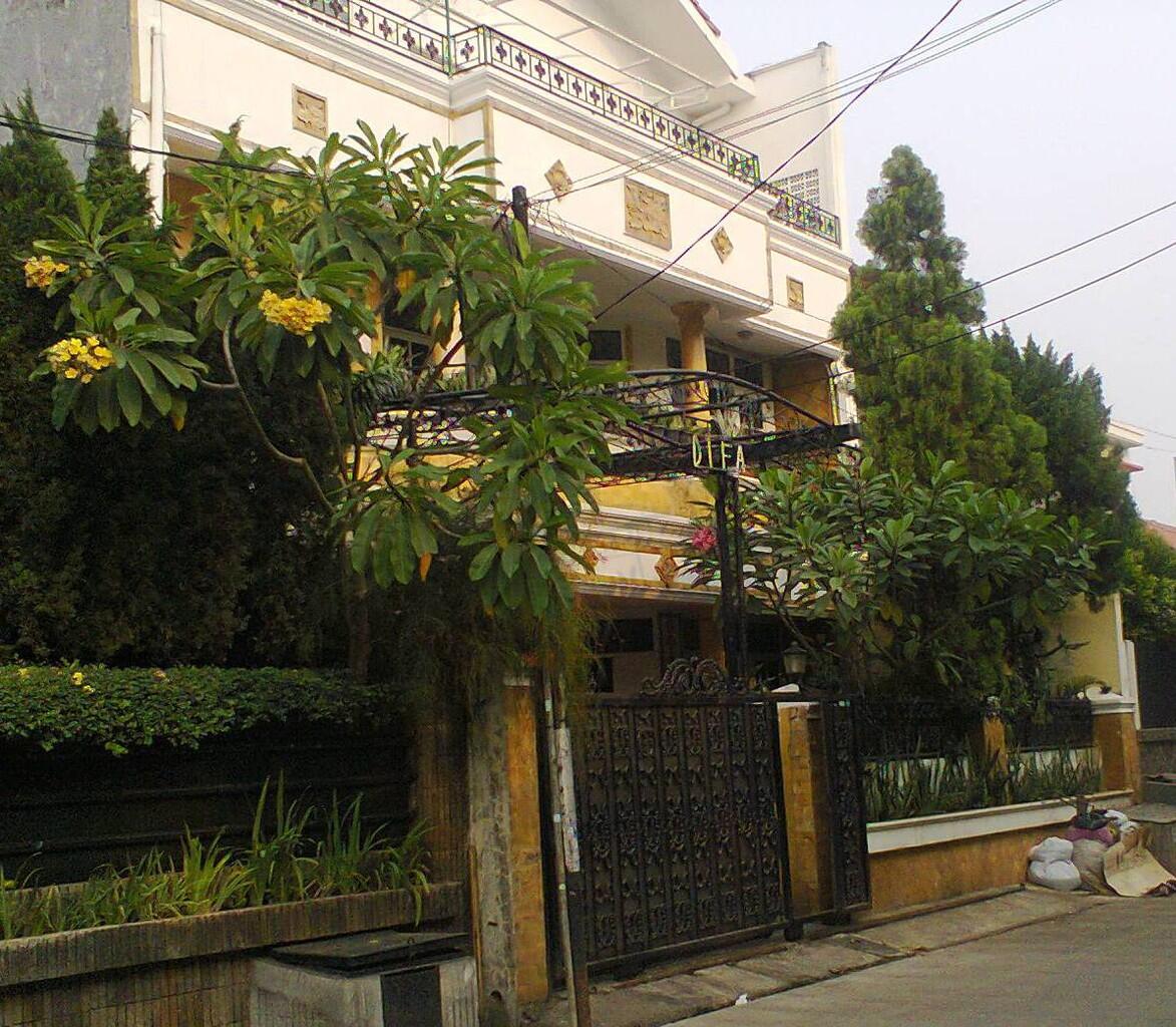 RUMAH 3 LANTAI, STRATEGIS DI MAMPANG - JAKSEL