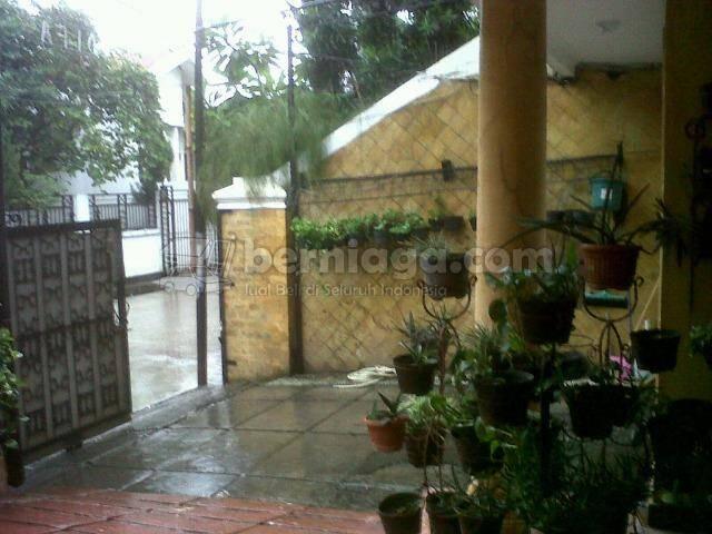 RUMAH 3 LANTAI, STRATEGIS DI MAMPANG - JAKSEL