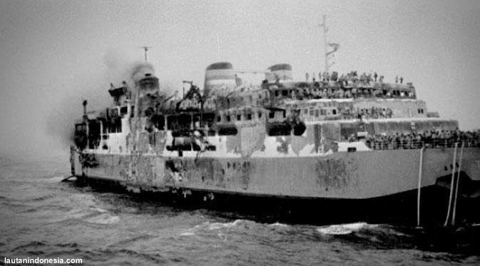 Neraka 40 jam Di Tengah Laut - Kisah Kapal Tampomas II (Dahlan Iskan)