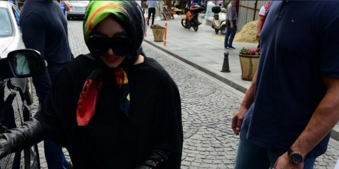 LADY GAGA TAKUT "FPI" TURKI, PAKAI KERUDUNG USAI KONSER...