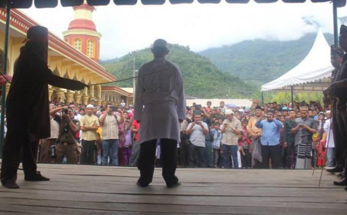 (+PIC) 9 PENJUDI AKAN DICAMBUK
