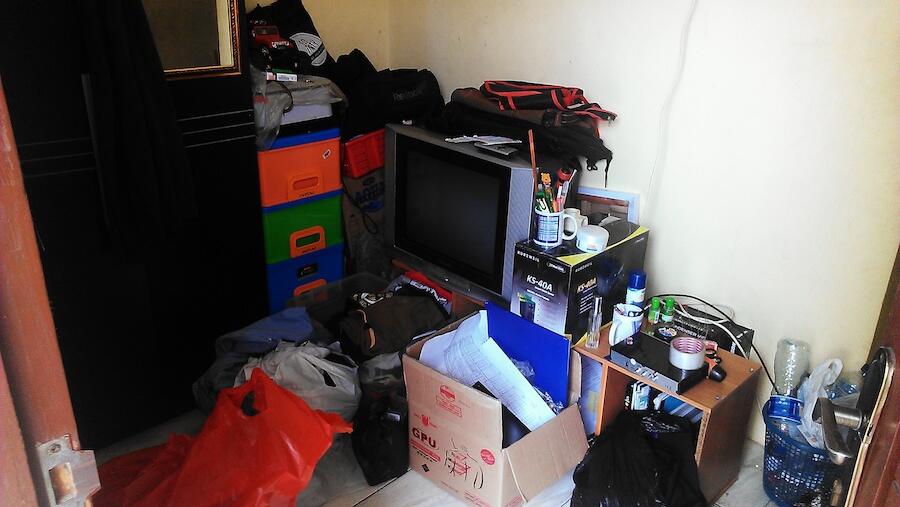 Curhatan absurd anak kost plus plus