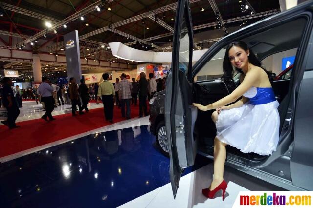 FOTO: Pesona SPG Sexy IIMS 2014 (Indonesia International Motor Show)