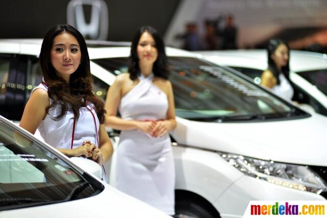 FOTO: Pesona SPG Sexy IIMS 2014 (Indonesia International Motor Show)