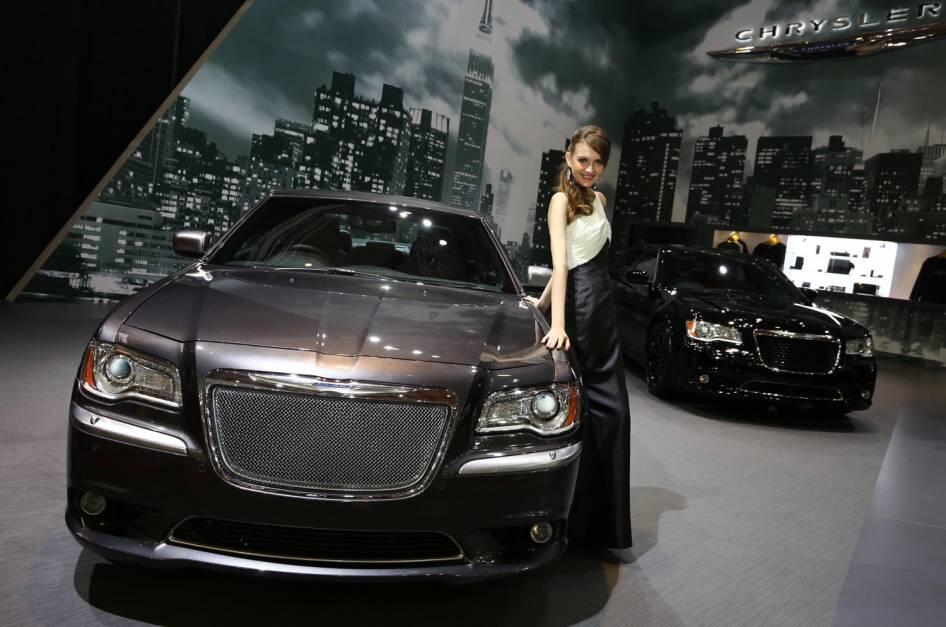 FOTO: Pesona SPG Sexy IIMS 2014 (Indonesia International Motor Show)