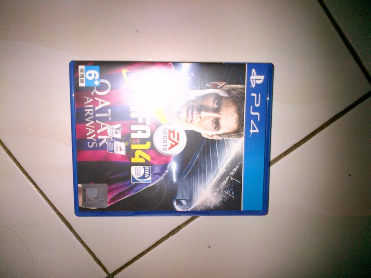JUAL PS4 500GB PAKET MANTAB 2 STICK 1 BD FIFA 2014