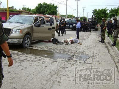 Fotos donde Policias Federales estan burlandose de ejecutado