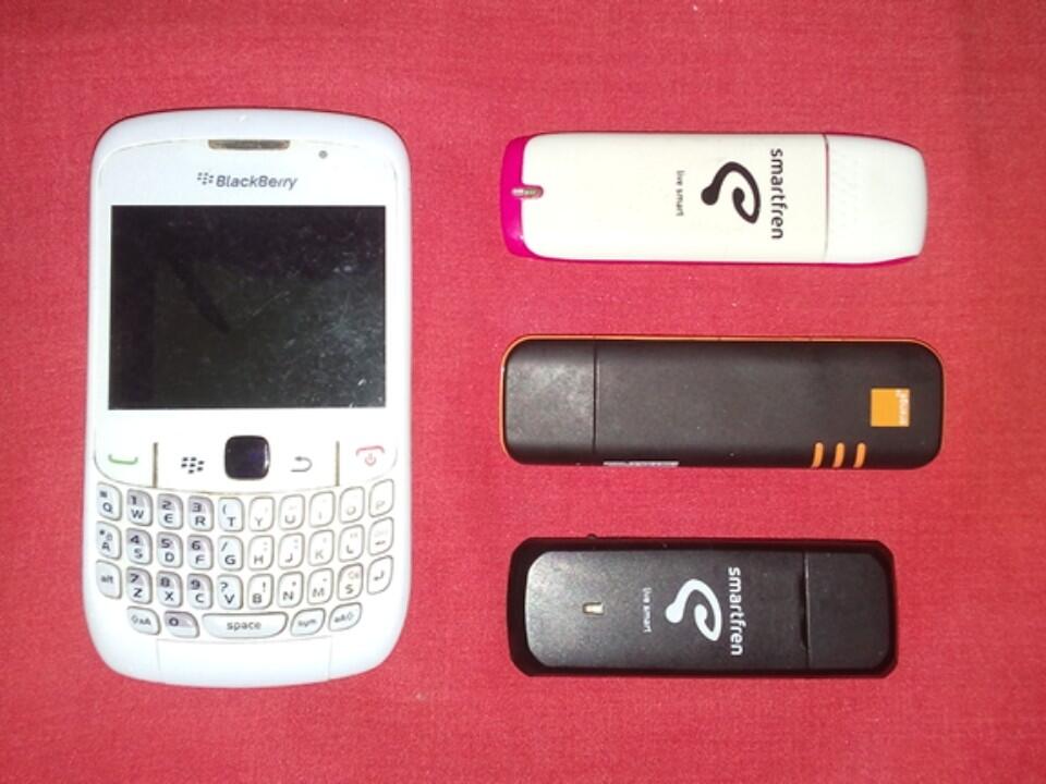 JUAL BORONGAN 3 MODEM DAN 1 BLACKBERRY MURAH MERIAH...!!!