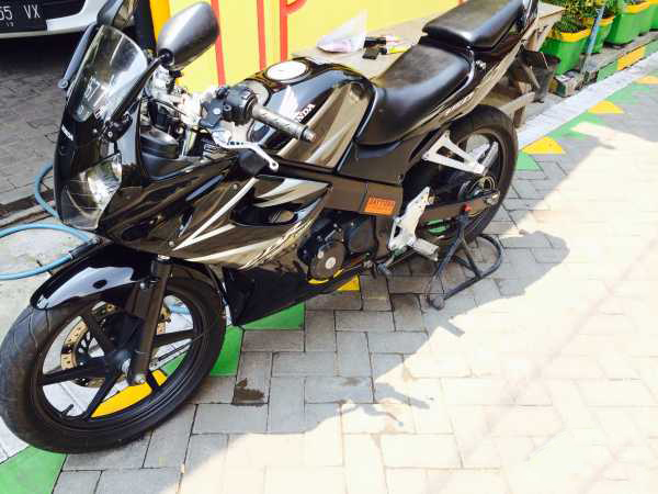 Terjual Honda CBR  150R 2009 BUILT  UP  THAILAND SURABAYA 