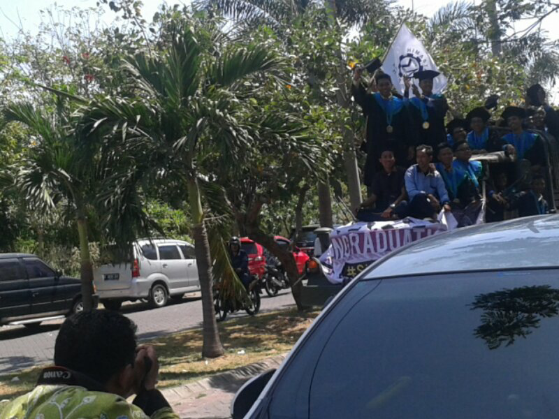 SELAMAT Kalian menyandang gelar S.Si