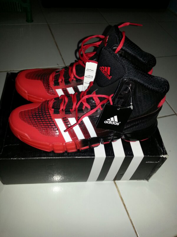 Кроссовки adidas Crazyquick