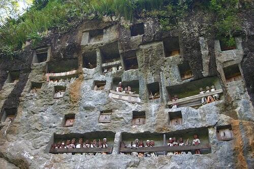 10 makam paling unik dan aneh