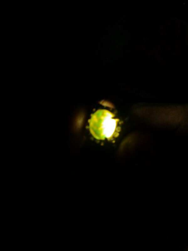 Cincin Pirus kristal, urat emas, tembus.