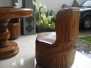 Meja dan kursi bulat kayu jati utuh..... antik langka
