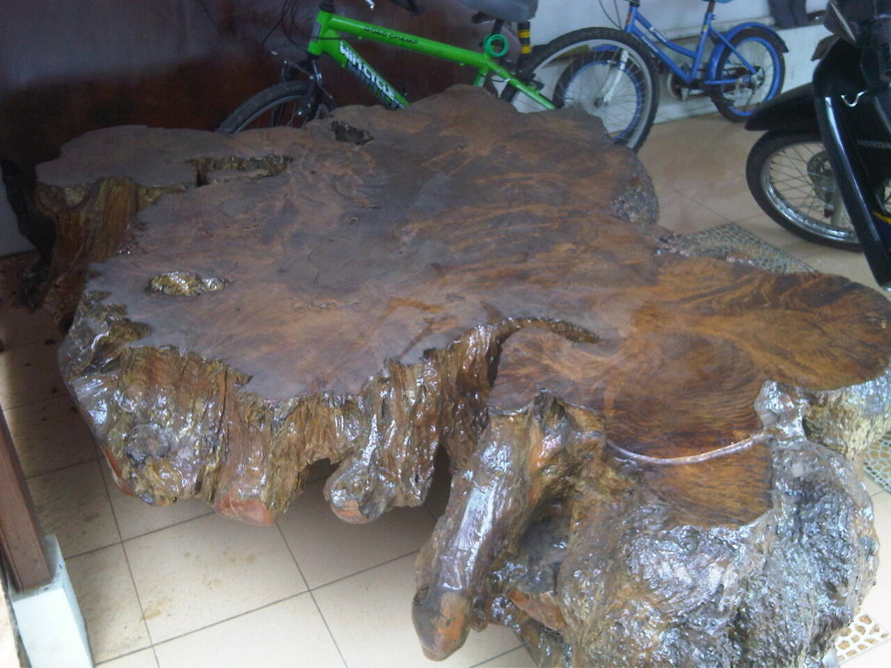 Meja dan kursi bulat kayu jati utuh..... antik langka