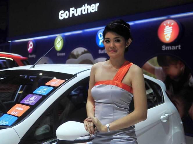 Kumpulan SPG-SPG di IIMS 2014
