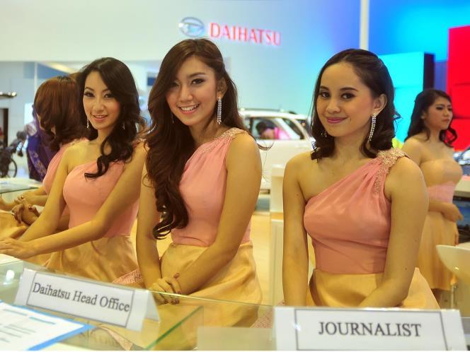 Kumpulan SPG-SPG di IIMS 2014