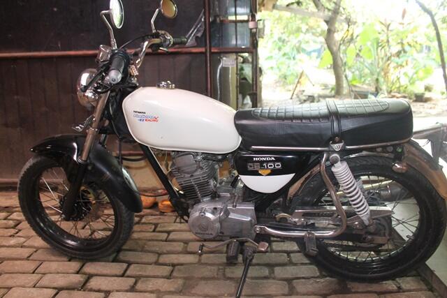 Terjual JUAL motor Honda CB basic GL pondok gede bekasi 