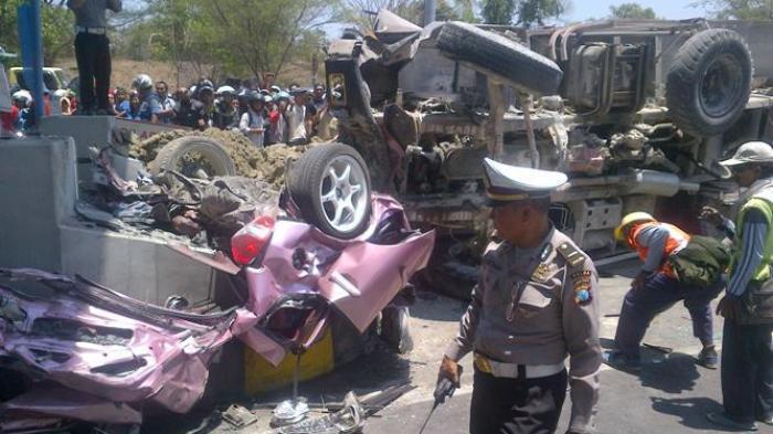 Tragedi Suramadu, Mobil Jazz Remuk Tak Berbentuk