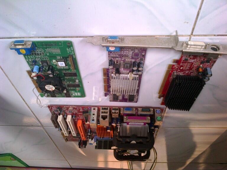 MOBO ECS P4 + PROCIE + FAN ORI + DDR 26MB + 3 VGA AGP