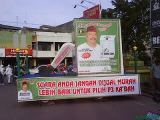SPANDUK PEMILU YANG ANEH