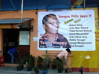SPANDUK PEMILU YANG ANEH