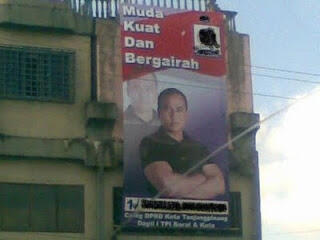 SPANDUK PEMILU YANG ANEH