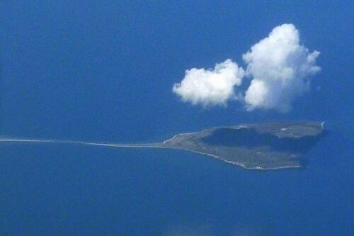 5 Pulau - Pulau Yang Berbentuk Unik