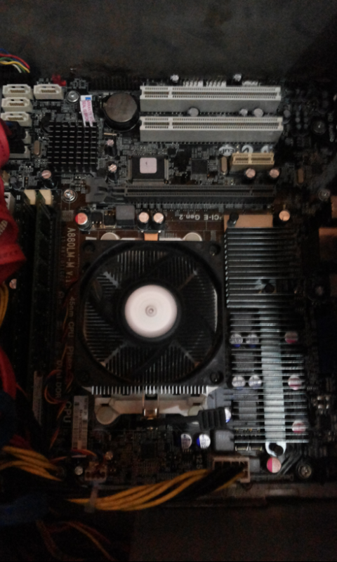 ECS A880LM-M + ATHLON X3 425 + HFS