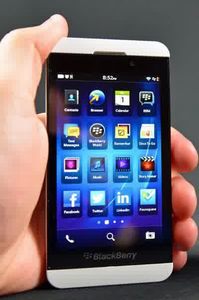 TRANSFORMASI BLACKBERRY DARI MASA-MASA YANG &quot;SETIA&quot;PAKAI QWERTY