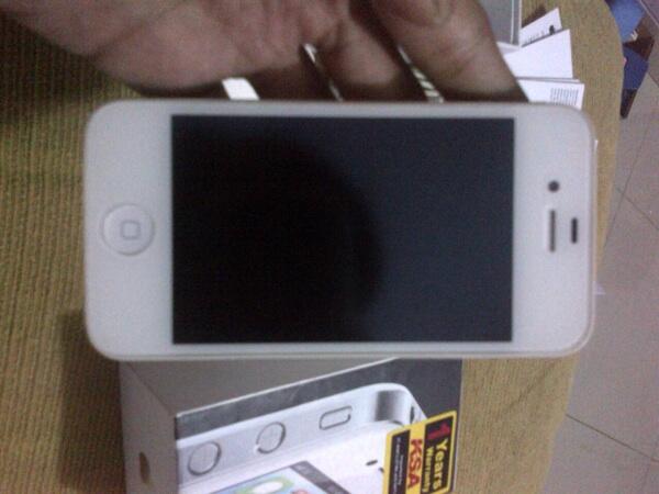 WTS BU CEPAT Iphone 4 32gb white fu fullset